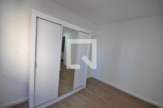 Suíte de apartamento para alugar com 2 quartos, 60m² em Vila Mazzei, São Paulo