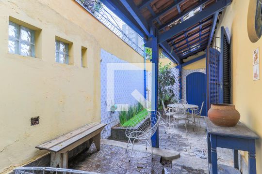 Quintal de casa à venda com 4 quartos, 180m² em Campo Belo, São Paulo