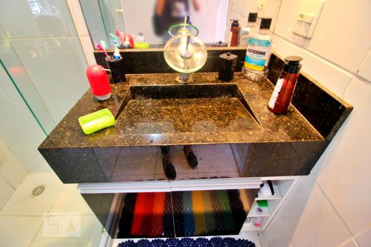 Banheiro de apartamento à venda com 2 quartos, 73m² em Vila Helena, Santo André