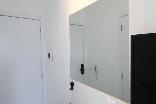 Banheiro de kitnet/studio para alugar com 1 quarto, 14m² em Liberdade, São Paulo