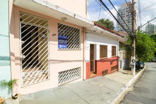 Fachada de casa para alugar com 2 quartos, 80m² em Aclimação, São Paulo