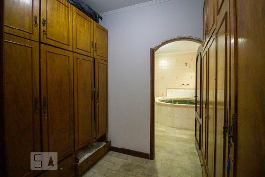 Closset  de casa para alugar com 6 quartos, 650m² em Vila Mariana, São Paulo
