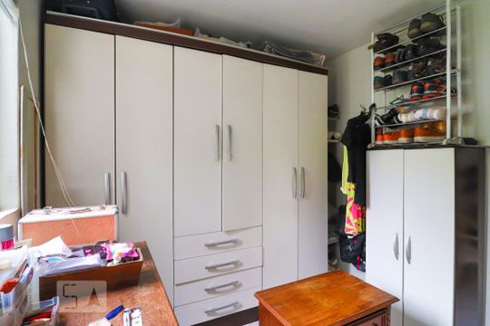 Closet Quarto Suíte 2 de casa à venda com 3 quartos, 400m² em Concórdia, Belo Horizonte