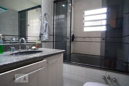 Banheiro de casa para alugar com 3 quartos, 187m² em Sarandi, Porto Alegre