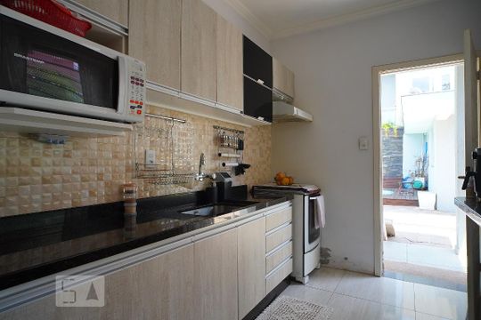 Cozinha de casa para alugar com 3 quartos, 187m² em Sarandi, Porto Alegre