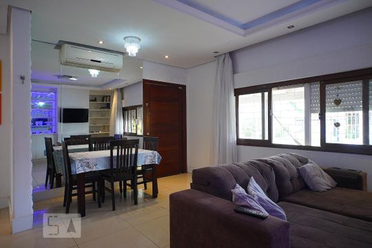 Sala de casa à venda com 3 quartos, 187m² em Sarandi, Porto Alegre