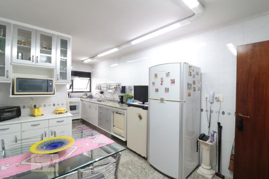Cozinha de apartamento à venda com 4 quartos, 185m² em Vila Regente Feijó, São Paulo