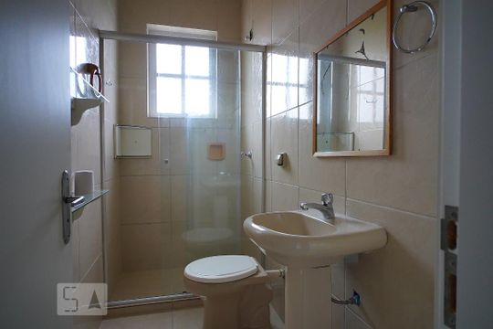 Banheiro de apartamento à venda com 1 quarto, 40m² em Petrópolis, Porto Alegre