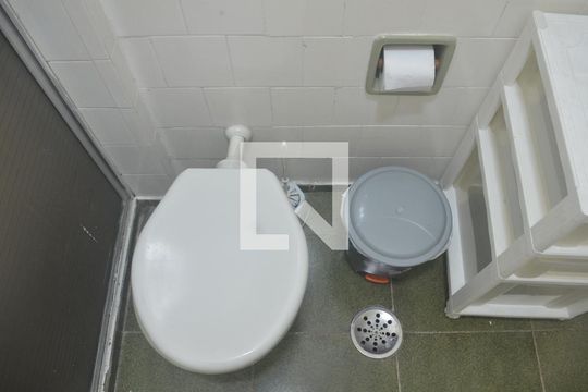 Banheiro de apartamento para alugar com 2 quartos, 55m² em Itararé, São Vicente