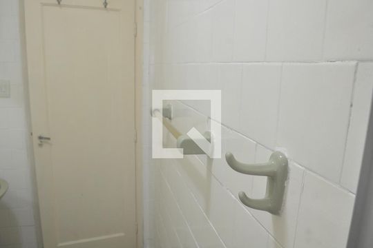 Banheiro de apartamento para alugar com 2 quartos, 55m² em Itararé, São Vicente