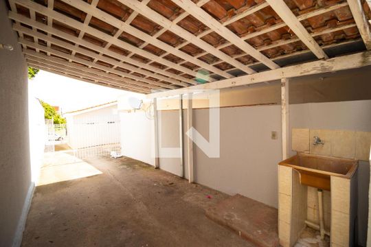 Garagem de casa para alugar com 3 quartos, 90m² em Jardim das Bandeiras, Campinas