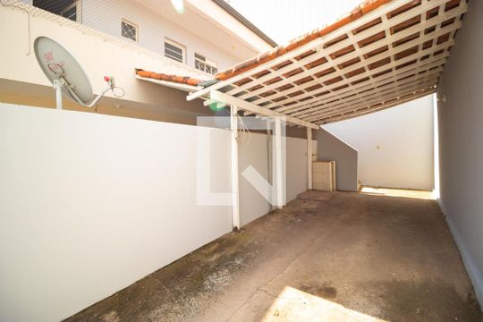 Garagem de casa para alugar com 3 quartos, 90m² em Jardim das Bandeiras, Campinas