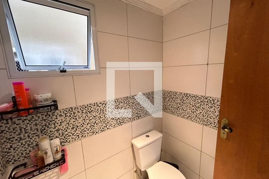 Banheiro 1 de casa de condomínio para alugar com 2 quartos, 89m² em Jardim Dona Meri, Guarulhos