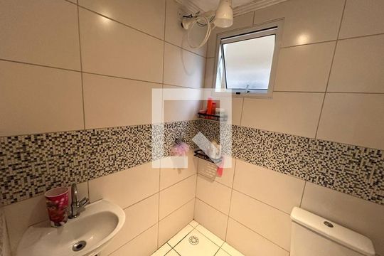 Banheiro 1 de casa de condomínio para alugar com 2 quartos, 89m² em Jardim Dona Meri, Guarulhos