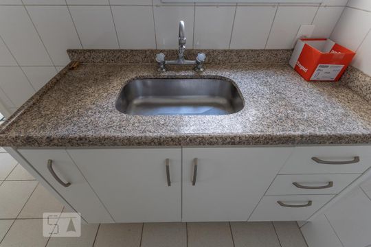 Cozinha de apartamento para alugar com 3 quartos, 87m² em Vl Pompeia, São Paulo