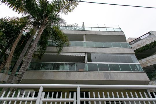 Fachada de apartamento à venda com 1 quarto, 160m² em Recreio dos Bandeirantes, Rio de Janeiro
