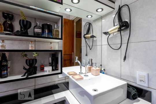 Banheiro de casa de condomínio para alugar com 2 quartos, 77m² em Vila Nina, São Paulo