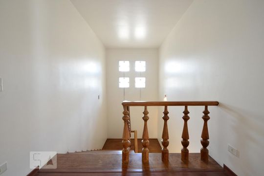 Escada de casa à venda com 3 quartos, 750m² em Planalto Paulista, São Paulo