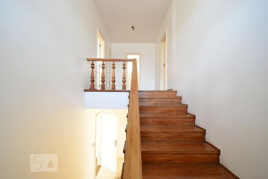 Escada de casa à venda com 3 quartos, 750m² em Planalto Paulista, São Paulo