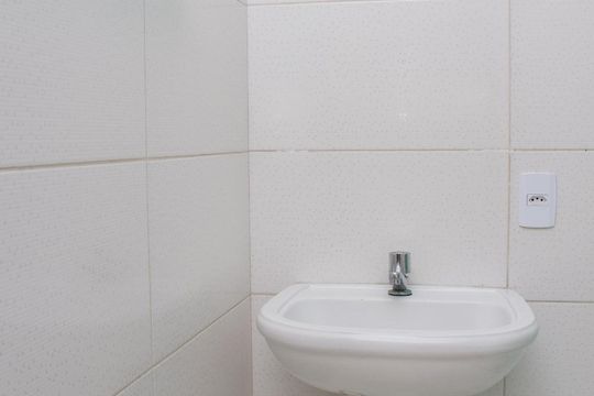 Banheiro Social de casa para alugar com 2 quartos, 76m² em Água Santa, Rio de Janeiro