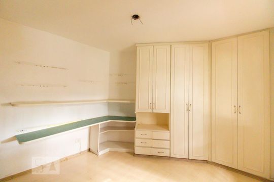 Quarto 1 de casa para alugar com 3 quartos, 120m² em Vila Basileia, São Paulo
