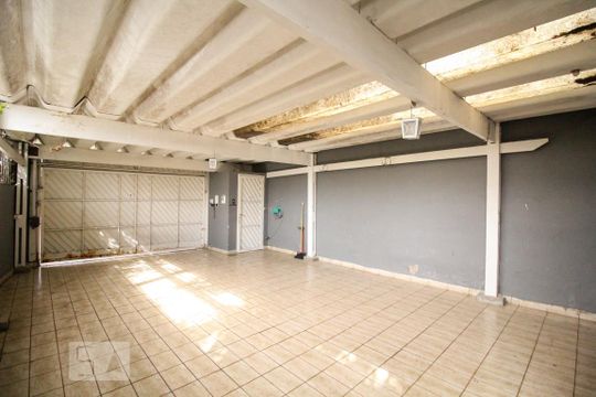 Garagem de casa para alugar com 3 quartos, 120m² em Vila Basileia, São Paulo