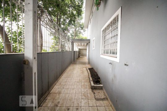 Corredor Externo de casa para alugar com 3 quartos, 120m² em Vila Basileia, São Paulo
