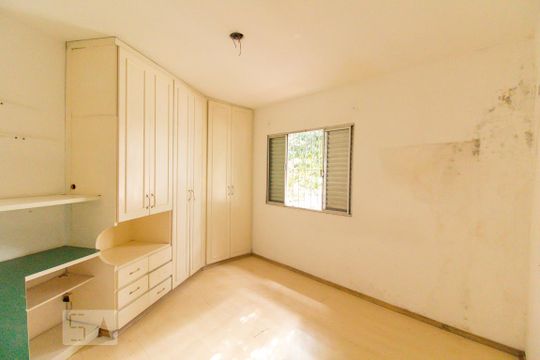 Quarto 1 de casa para alugar com 3 quartos, 120m² em Vila Basileia, São Paulo