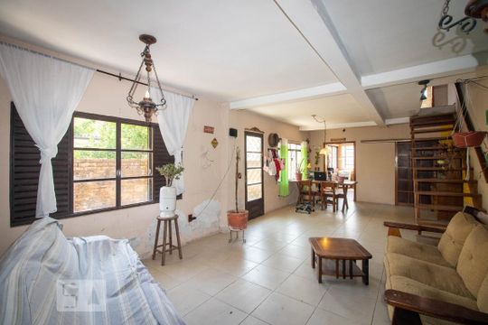Sala de casa à venda com 3 quartos, 363m² em Rio Branco, Porto Alegre