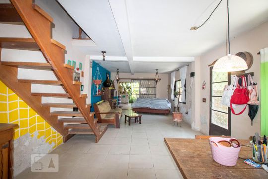 Sala de casa à venda com 3 quartos, 363m² em Rio Branco, Porto Alegre