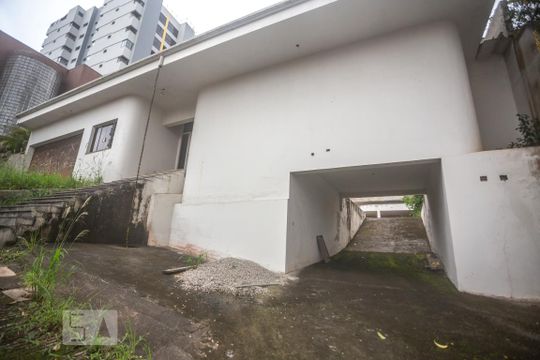 Entrada de casa à venda com 8 quartos, 900m² em Santa Terezinha, São Bernardo do Campo