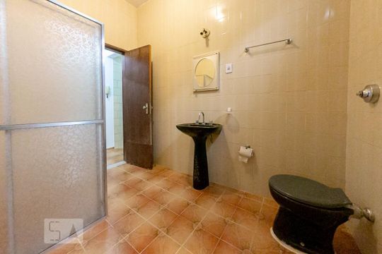 Banheiro Social de casa para alugar com 2 quartos, 76m² em Calafate, Belo Horizonte