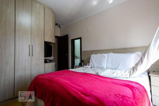 Suíte de casa à venda com 3 quartos, 200m² em Vila Pereira Barreto, São Paulo