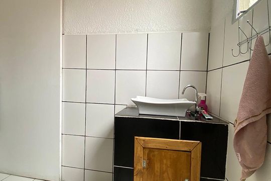 Banheiro de apartamento à venda com 1 quarto, 45m² em Santos Dumont, São Leopoldo