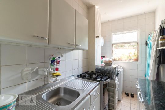 Cozinha de apartamento à venda com 2 quartos, 63m² em Cristal, Porto Alegre