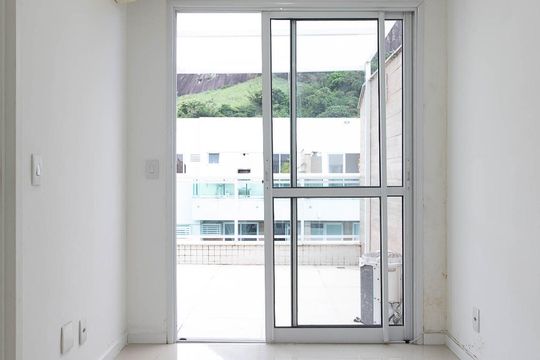 Sala 2 de apartamento à venda com 3 quartos, 135m² em Vargem Pequena, Rio de Janeiro