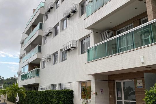Fachada do bloco de apartamento à venda com 3 quartos, 135m² em Vargem Pequena, Rio de Janeiro