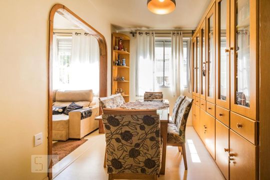Sala de apartamento à venda com 2 quartos, 60m² em Vila Nova, Porto Alegre