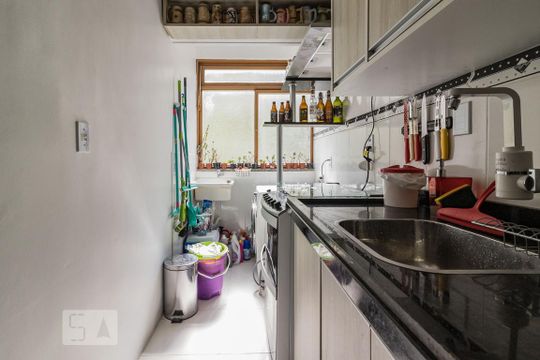 Cozinha de apartamento à venda com 2 quartos, 60m² em Vila Nova, Porto Alegre