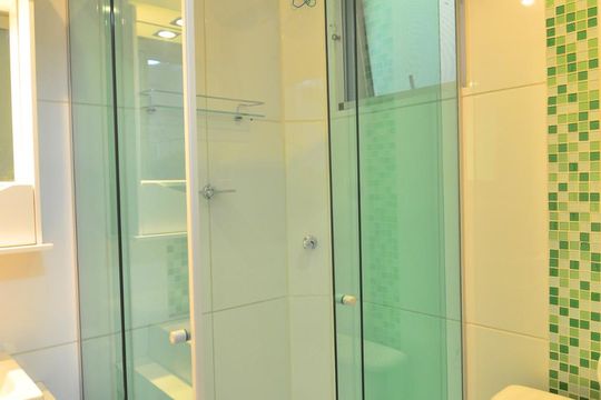 Banheiro social de apartamento para alugar com 2 quartos, 50m² em Mato Grande, Canoas