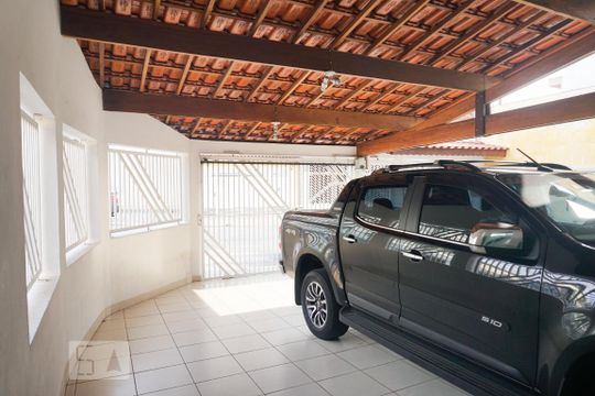 Garagem de casa à venda com 3 quartos, 270m² em Vila Feliz, São Paulo