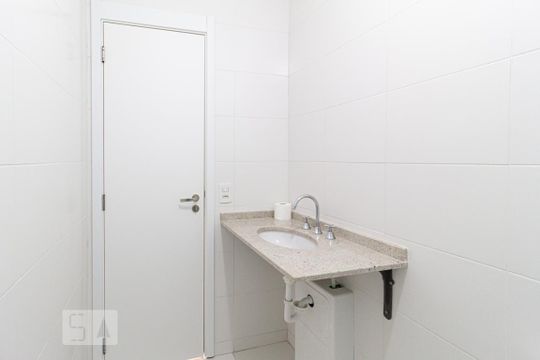 Banheiro de apartamento para alugar com 1 quarto, 41m² em Umuarama, Osasco