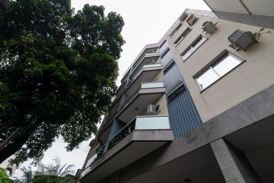 Fachada de apartamento à venda com 2 quartos, 70m² em Vila Isabel, Rio de Janeiro