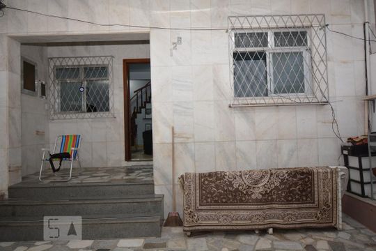 Fachada de casa à venda com 3 quartos, 240m² em Irajá, Rio de Janeiro