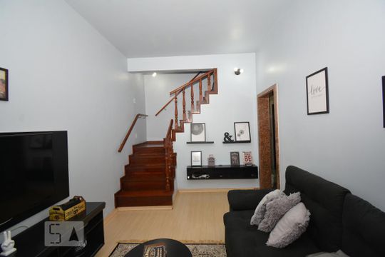 Sala de Estar de casa à venda com 3 quartos, 240m² em Irajá, Rio de Janeiro