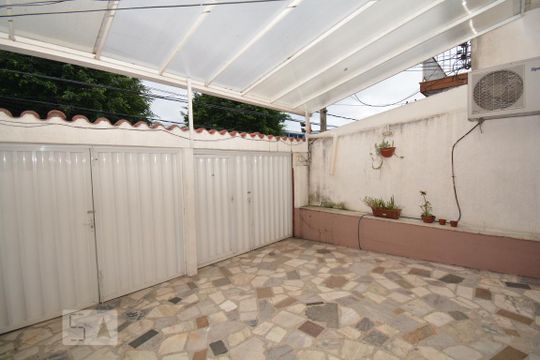 Garagem de casa à venda com 3 quartos, 240m² em Irajá, Rio de Janeiro