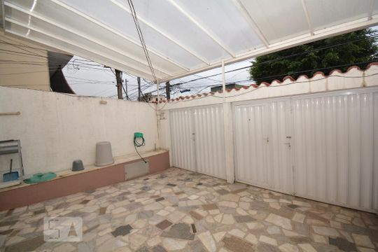 Garagem de casa à venda com 3 quartos, 240m² em Irajá, Rio de Janeiro