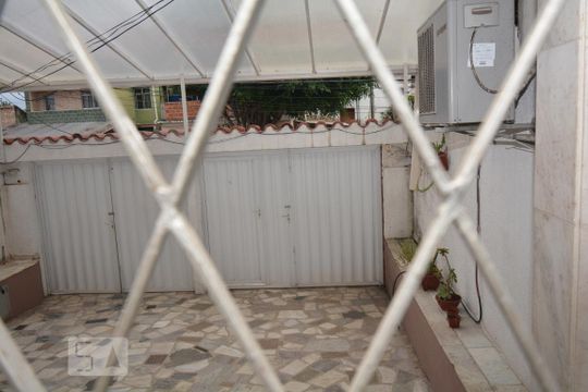 Vista da Sala de Estar de casa à venda com 3 quartos, 240m² em Irajá, Rio de Janeiro
