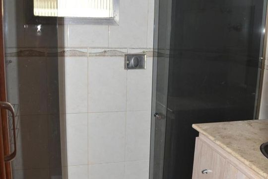 Banheiro de apartamento à venda com 2 quartos, 70m² em Jardim Guanabara, Rio de Janeiro