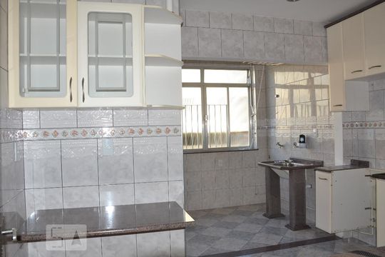 Cozinha de apartamento à venda com 2 quartos, 70m² em Jardim Guanabara, Rio de Janeiro